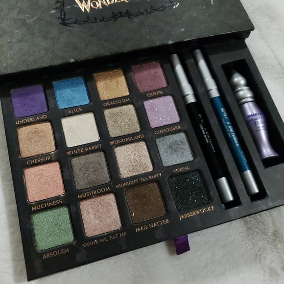 Urban Decay Alice in Wonderland Eyeshadow Palette - Picture 3 of 5